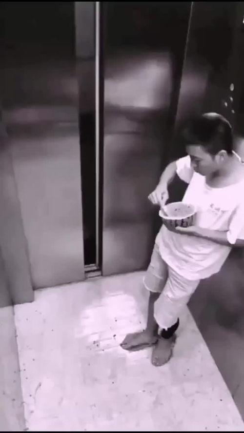 吃瓜群众监控人,吃瓜群众视角下的生活百态