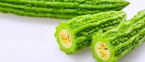 乌克兰群众吃瓜,群众“吃瓜”热议,揭秘战火中的生活百态